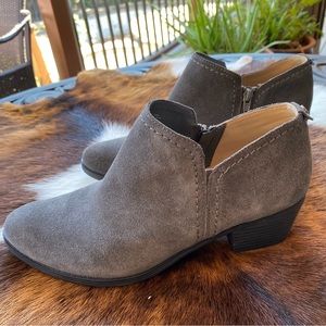 Naturalizer Suede Bootie Grey SZ 11